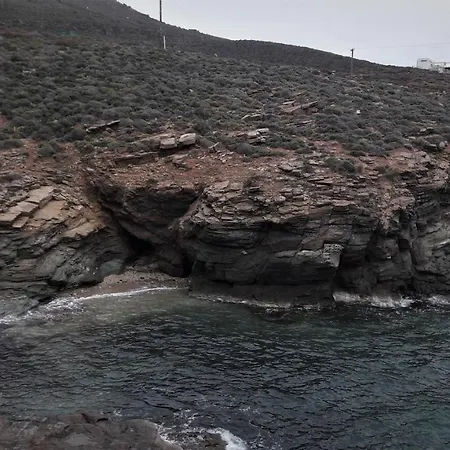 Apartment On The Agapiani Sea *